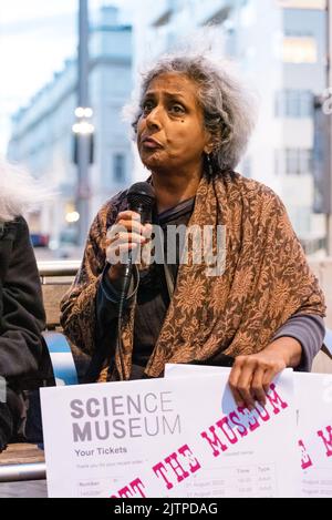 Londra, Regno Unito. 31 agosto 2022. I membri del gruppo di solidarietà dell'Asia del Sud e del Fossil Free Science Museum boicottano l'ultimo evento dedicato al Museo della Scienza Foto Stock