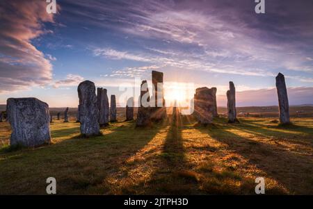 Non vivere nell'ombra del giudizio della gente. Fate le vostre scelte alla luce della vostra saggezza. . Callanais pietre in piedi, Isola di Lewis, H Foto Stock