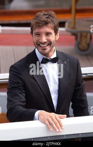 Stefano De Martino arriva all'Hotel Excelsior in occasione del 79th° Festival Internazionale del Cinema di Venezia (Mostra), che si terrà a Venezia il 01 settembre 2022. Foto di Aurore Marechal/ABACAPRESS.COM Credit: Abaca Press/Alamy Live News Foto Stock