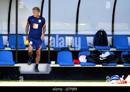 ZEIST - Coach Andries Jonker durante una sessione di allenamento della nazionale femminile olandese. Le Lionesse arancioni si stanno preparando per la partita amichevole contro la Scozia. ANP OLAF KRAAK Foto Stock