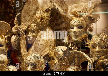 Belle carnivali veneziane maschere facce Foto Stock