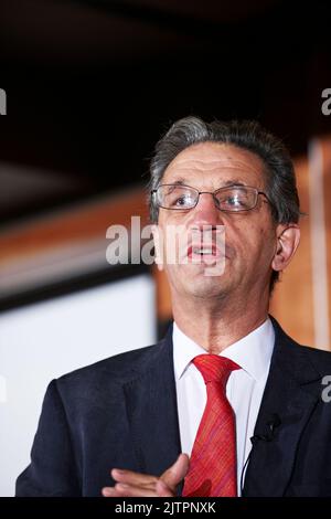 Julian le Grand Speaking al King's Fund Breakfast discussioni 28/07/10 Foto Stock
