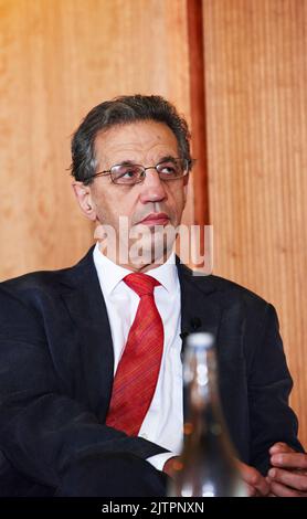 Julian le Grand Speaking al King's Fund Breakfast discussioni 28/07/10 Foto Stock