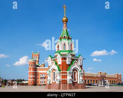 Yoshkar-Ola, Russia - 24 agosto 2022: Cappella dei Santi Principe Pietro e Principessa Fevronia di Murom nella piazza del Patriarca sull'argine della città di Yoshkar-Ola Foto Stock