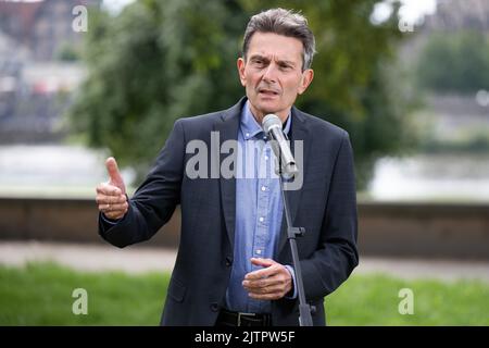 Dresda, Germania. 01st Set, 2022. Rolf Mützenich, presidente del gruppo parlamentare del DOCUP, interviene durante una dichiarazione di apertura per la riunione chiusa del gruppo parlamentare del DOCUP. Il 1 e 2 settembre 2022, il gruppo parlamentare dei socialdemocratici si riunirà per la sua regolare riunione chiusa nella capitale dello stato. Credit: Sebastian Kahnert/dpa/Alamy Live News Foto Stock