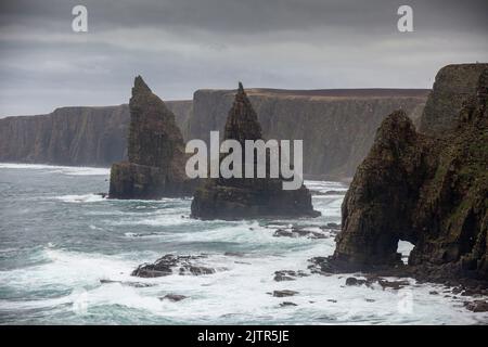 Gli Stack di Duncansby. Duncansby Sea Stacks vicino a John o Groats, Scozia Foto Stock