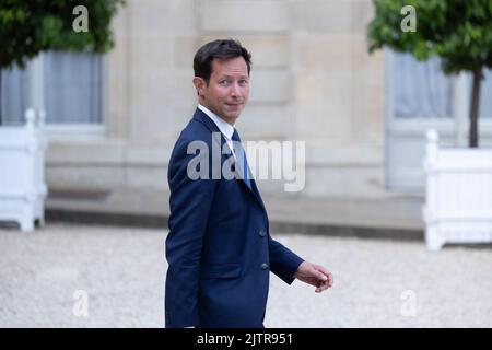 Membro del Parlamento europeo Francois-Xavier Bellamy, parte dopo il discorso del Presidente francese durante la conferenza annuale degli Ambasciatori di Francia al Palazzo Presidenziale Elysee di Parigi il 1 settembre 2022. Foto di Raphael Lafargue/ABACAPRESS.COM Foto Stock