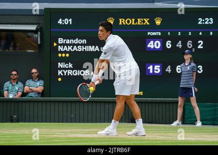 Brandon Nakashima degli Stati Uniti in azione al Wimbledon Championships 2022 Foto Stock