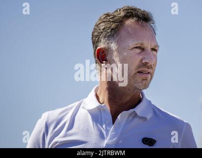 ZANDVOORT - Christian Horner (Red Bull Racing) arriva in pista. Il GP si è svolto lo scorso anno in forma modificata a causa delle misure corona. Quest'anno sono attesi fino a 110.000 visitatori al giorno. ANP SEM VAN DER WAL Foto Stock