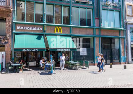 Strasburgo, Francia - 08 agosto 2022 : ristorante McDonald's nel centro di Strasburgo Foto Stock