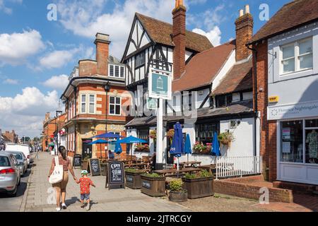 13th ° secolo The Birdcage Pub, Cornmarket, Thame, Oxfordshire, Inghilterra, Regno Unito Foto Stock