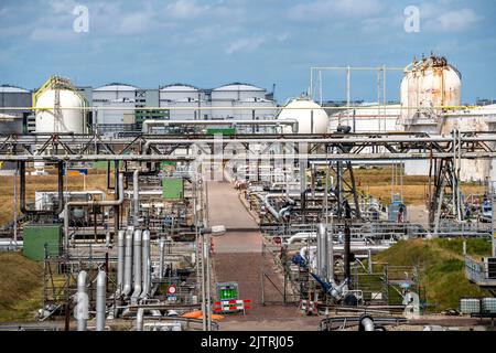 La raffineria Shell Pernis, la più grande raffineria in Europa, impianti di produzione, logistica e serbatoi, produzione di vari prodotti petroliferi, come la benzina Foto Stock