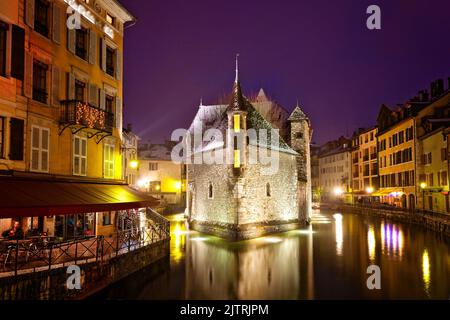 Villaggio alpino Annecy nelle Alpi francesi. Francia Foto Stock