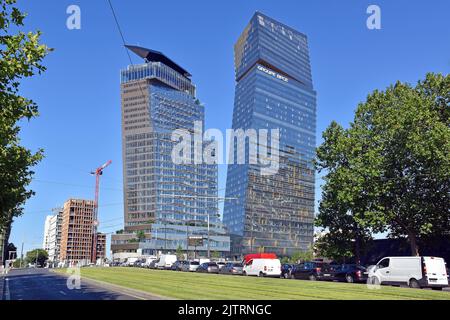 Il Duo Tours, torri gemelle, Parigi, un paio di grattacieli scenici, pendenti, di uffici, hotel e negozi, architetti Atelier Jean Nouvel, Foto Stock