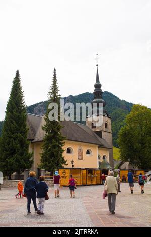 Kranjska Gora, Slovenia - Agosto 20th 2022. La Chiesa dell'Assunzione della Vergine Maria a Kranjska Gora nella regione alta Carniola del nord-ovest di Sl Foto Stock