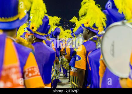 Batteria della scuola di samba paraiso do tuiuti a Rio de Janeiro, Brasile - 15 gennaio 2017: Batteria della scuola di samba paraiso do tuiuti durante il sc Foto Stock