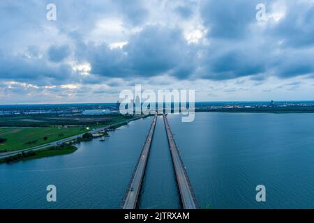 Ponte Jubilee Parkway sulla Mobile Bay, Alabama al tramonto Foto Stock