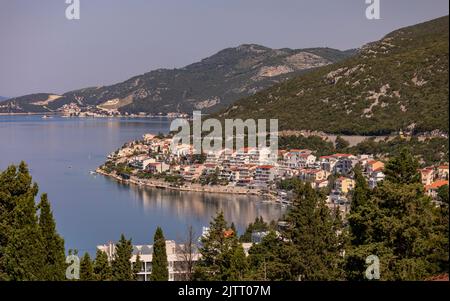 NEUM, BOSNIA ed HERZOGOVINA, EUROPA - Vista della costa Neum, una città del Cantone Herzogovina-Neretva, sulla costa adriatica. Foto Stock