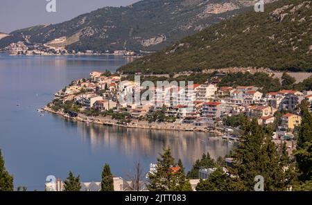 NEUM, BOSNIA ed HERZOGOVINA, EUROPA - Vista della costa Neum, una città del Cantone Herzogovina-Neretva, sulla costa adriatica. Foto Stock