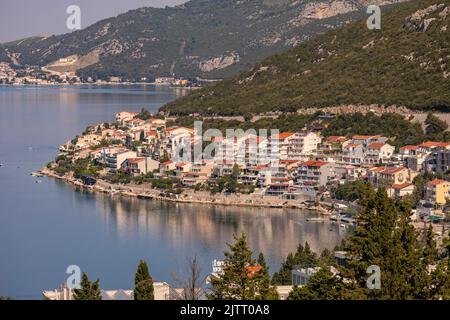 NEUM, BOSNIA ed HERZOGOVINA, EUROPA - Vista della costa Neum, una città del Cantone Herzogovina-Neretva, sulla costa adriatica. Foto Stock