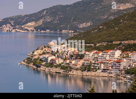 NEUM, BOSNIA ed HERZOGOVINA, EUROPA - Vista della costa Neum, una città del Cantone Herzogovina-Neretva, sulla costa adriatica. Foto Stock