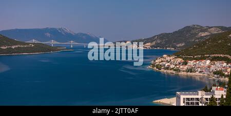 NEUM, BOSNIA ed HERZOGOVINA, EUROPA - Vista della costa Neum, una città del Cantone Herzogovina-Neretva, sulla costa adriatica. Foto Stock