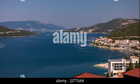 NEUM, BOSNIA ed HERZOGOVINA, EUROPA - Vista della costa Neum, una città del Cantone Herzogovina-Neretva, sulla costa adriatica. Foto Stock