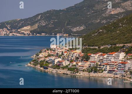 NEUM, BOSNIA ed HERZOGOVINA, EUROPA - Vista della costa Neum, una città del Cantone Herzogovina-Neretva, sulla costa adriatica. Foto Stock