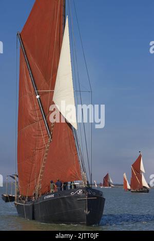 La navigazione sul Tamigi chiatte Wyvenhoe in piena vela sul fiume Blackwater, Essex. Foto Stock