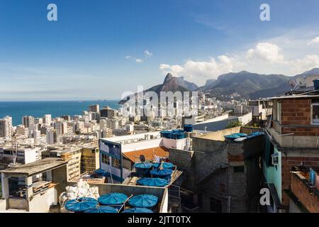vista dalla cima della collina di cantagalo a ipanema a rio de janeiro. Foto Stock