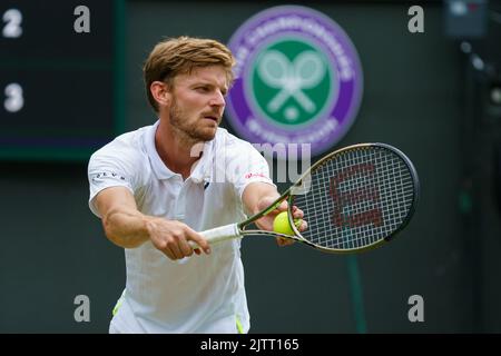 David Goffin del Belgio in azione sulla Corte n.1 ai Campionati del 2022. Si tiene all'All England Lawn Tennis Club di Wimbledon. Foto Stock