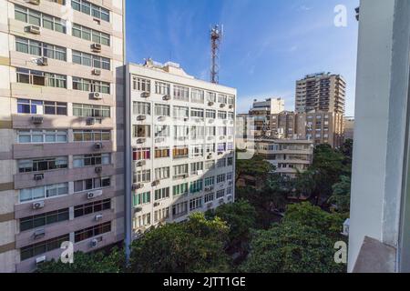 Edifici nel quartiere Copacabana a Rio de Janeiro. Foto Stock