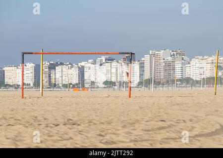 Copacabana spiaggia vuota durante la seconda ondata di coronavirus a Rio de Janeiro Brasile. Foto Stock