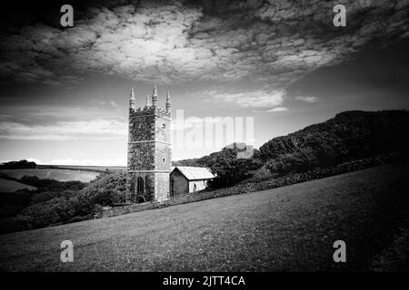 L'antica chiesa parrocchiale di San Morwenna a Morwenstow, casa del poeta Rev. Hawker, Cornovaglia, Regno Unito - John Gollop Foto Stock