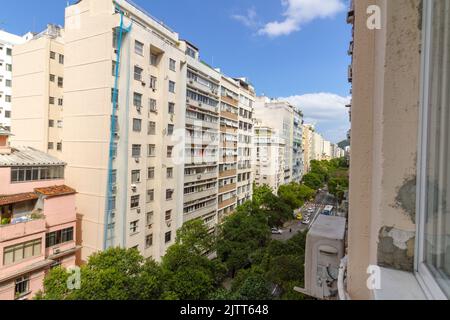 Edifici nel quartiere Copacabana a Rio de Janeiro. Foto Stock