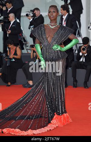 Jodie Turner-Smith partecipa alla cerimonia del "rumore bianco" e alla cerimonia di apertura del tappeto rosso al 79th° Festival Internazionale del Cinema di Venezia, il 31 agosto 2022 a Venezia. Foto: Paolo Cotello/imageSPACE/MediaPunch Foto Stock