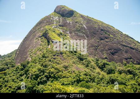 collina dalle capre (pietra Maroca) vista della Lagoa Rodrigo de Freitas Rio de Janeiro in Brasile. Foto Stock