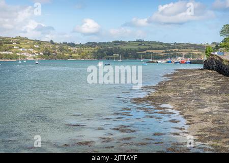 Barche ormeggiate nel porto di West Glandore presso Union Hall (Bréantrá) nella contea di Cork, Irlanda Foto Stock