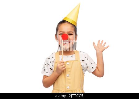 ragazza in cappello festa di compleanno con naso rosso clown Foto Stock