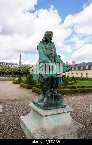 Statua di Jules Hardouin Mansart eretta nel 1908 presso l'Hotel National des Invalides di Parigi, Francia. Jules Hardouin-Mansart era un architetto barocco francese Foto Stock