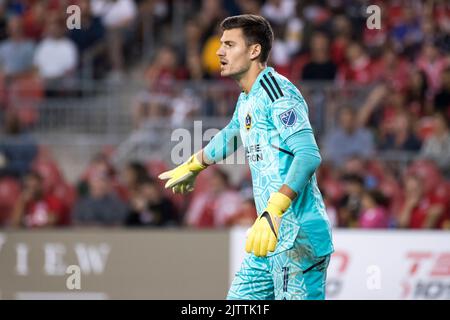 Toronto, Canada. 31st ago, 2022. Jonathan Bond (1) in azione durante la partita di MLS tra il Toronto FC e LA Galaxy al BMO Field di Toronto. Il gioco è terminato nel 2-2 (Foto di Angel Marchini/SOPA Images/Sipa USA) Credit: Sipa USA/Alamy Live News Foto Stock