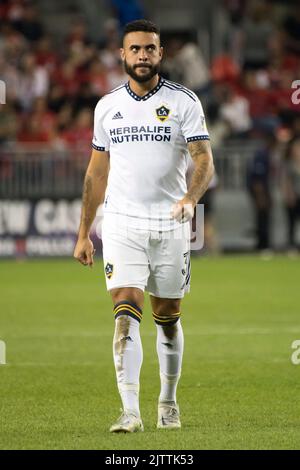 Toronto, Canada. 31st ago, 2022. Derrick Williams (3) in azione durante la partita di MLS tra il Toronto FC e LA Galaxy al BMO Field di Toronto. Il gioco è terminato nel 2-2 (Foto di Angel Marchini/SOPA Images/Sipa USA) Credit: Sipa USA/Alamy Live News Foto Stock