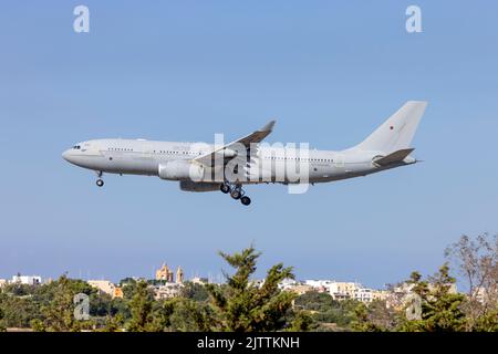 Royal Air Force Airbus A330 Voyager KC3 (A330-243MRTT) (REG: ZZ335) sulla pista delle finali corte 31. Foto Stock