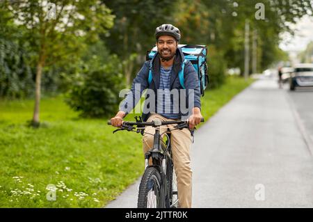 consegna di cibo uomo con borsa in bicicletta Foto Stock