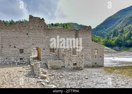 Movada, Dorf, Ruine, Siedlung, Haus, Stein, Steinhaus, verlassen, ausgesiedelt, Atlantis, Borgo di Movada, Italien, Stausee, versunken, aufgetaucht, L Foto Stock