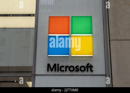 New York City, NY, USA - 20 agosto 2022: Logo Microsoft sul loro edificio per uffici a New York City, NY, USA. Foto Stock
