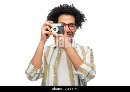 uomo sorridente o fotografo con una macchina fotografica Foto Stock