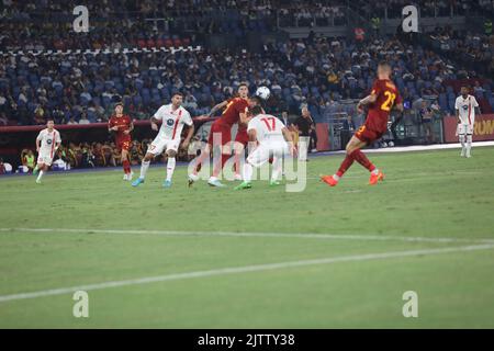 Roma, Italia. 30th ago, 2022. Allo Stadio Olimpico di Roma, come Roma ha battuto Monza 3-0 per il gioco 4th della Serie A 2022 - 2023 in questa foto: Roger Ibanez (Foto di Paolo Pizzi/Pacific Press) Credit: Pacific Press Media Production Corp./Alamy Live News Foto Stock