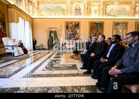 Vaticano, Vaticano. 01st Set, 2022. Italia, Roma, Vaticano, 22/09/1 Papa Francesco ha ricevuto questa mattina in udienza il Capitolo Generale dei Padri Schönstatt al Vaticano Fotografia dei media Vaticani/Stampa Cattolica Foto. LIMITATO AD USO EDITORIALE - NESSUN MARKETING - NESSUNA CAMPAGNA PUBBLICITARIA credito: Independent Photo Agency/Alamy Live News Foto Stock