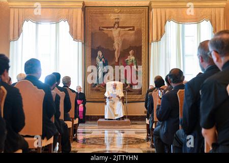 Vaticano, Vaticano. 01st Set, 2022. Italia, Roma, Vaticano, 22/09/1 Papa Francesco ha ricevuto questa mattina in udienza il Capitolo Generale dei Padri Schönstatt al Vaticano Fotografia dei media Vaticani/Stampa Cattolica Foto. LIMITATO AD USO EDITORIALE - NESSUN MARKETING - NESSUNA CAMPAGNA PUBBLICITARIA credito: Independent Photo Agency/Alamy Live News Foto Stock